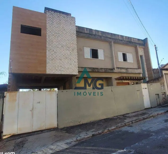 Foto 1 de Casa com 4 quartos à venda, 230m2 em Tres Coracoes - MG