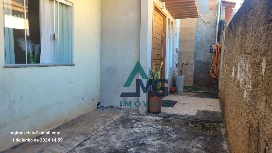 Foto 2 de Casa com 4 quartos à venda, 230m2 em Tres Coracoes - MG
