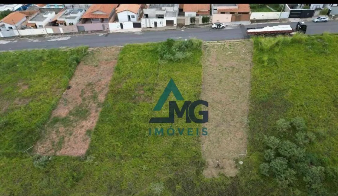 Foto 1 de Terreno / Lote à venda, 420m2 em Tres Coracoes - MG