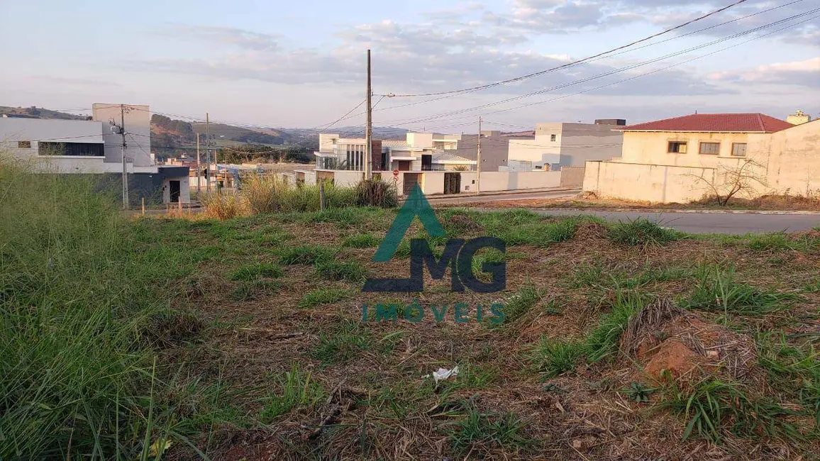 Foto 2 de Terreno / Lote à venda, 300m2 em Tres Coracoes - MG