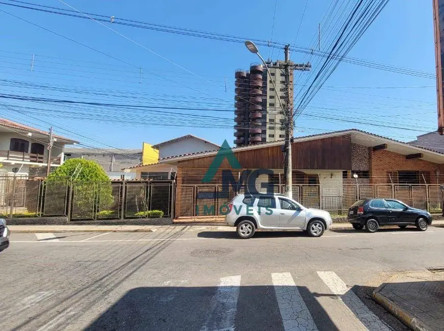 Foto 2 de Casa com 3 quartos à venda, 740m2 em Tres Coracoes - MG