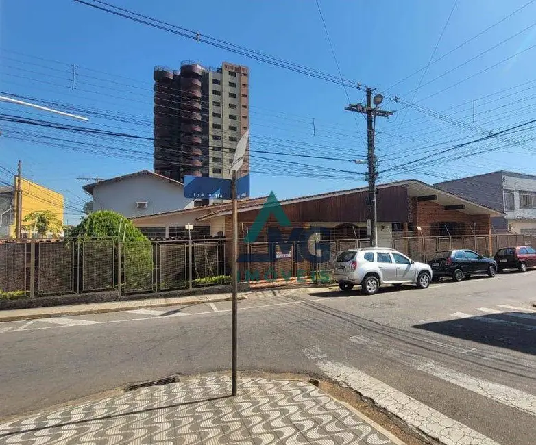 Foto 1 de Casa com 3 quartos à venda, 740m2 em Tres Coracoes - MG