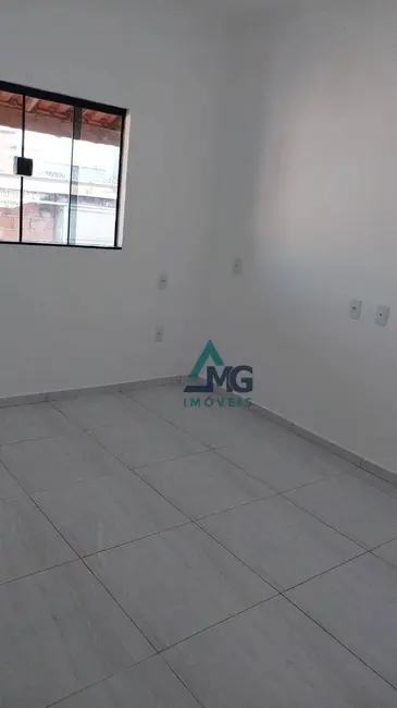 Foto 2 de Casa com 2 quartos à venda, 200m2 em Tres Coracoes - MG