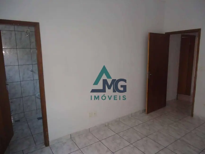 Foto 2 de Casa com 4 quartos à venda, 300m2 em Tres Coracoes - MG
