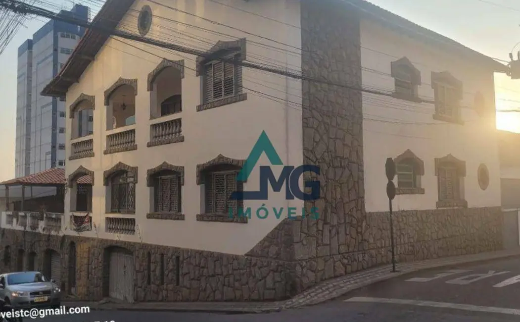 Foto 1 de Casa com 6 quartos à venda e para alugar, 377m2 em Centro, Tres Coracoes - MG