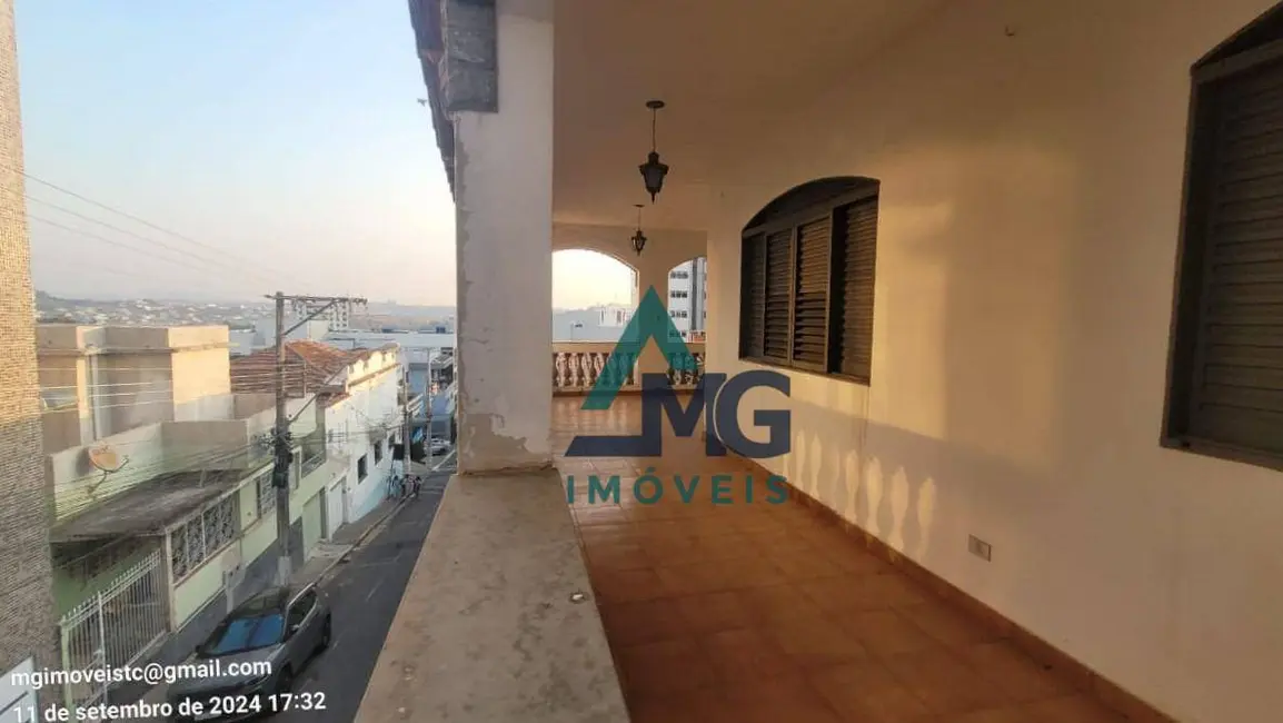 Casa com 6 quartos à venda e para alugar, 377m2 em Centro, Tres Coracoes - MG - imagem 7 Foto 7 de Casa com 6 quartos à venda e para alugar, 377m2 em Centro, Tres Coracoes - MG