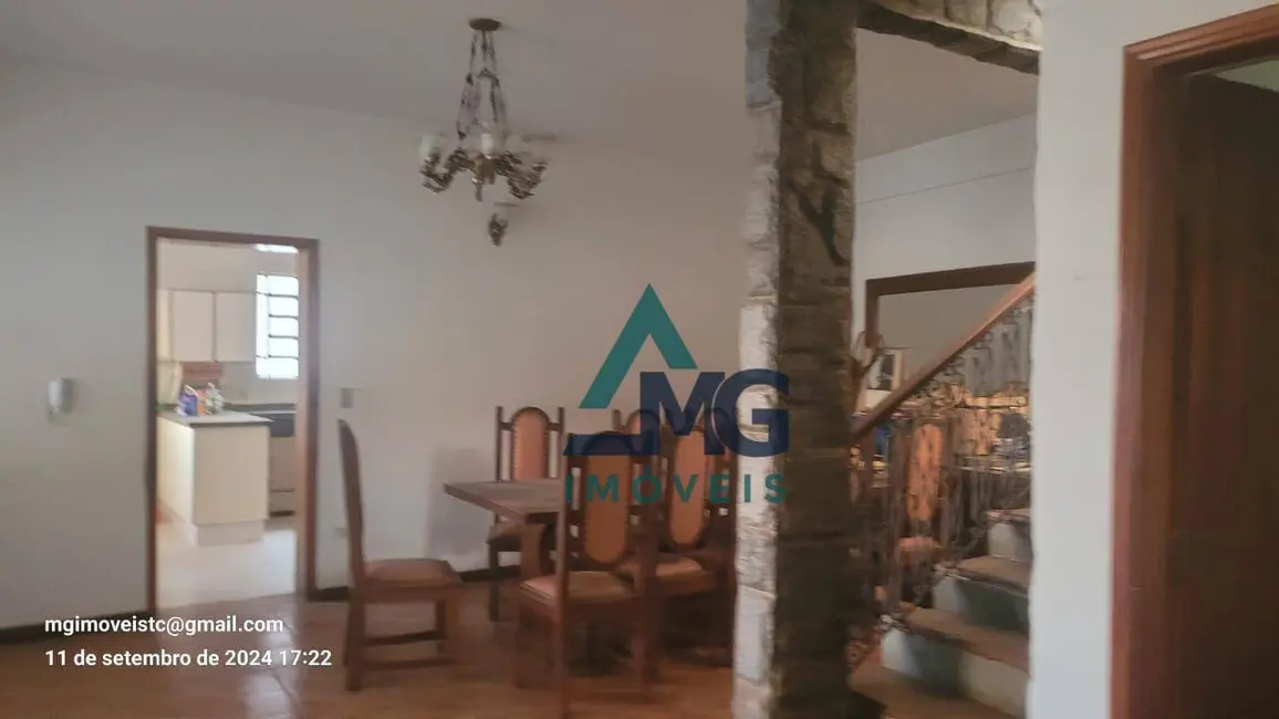 Casa com 6 quartos à venda e para alugar, 377m2 em Centro, Tres Coracoes - MG - imagem 9 Foto 9 de Casa com 6 quartos à venda e para alugar, 377m2 em Centro, Tres Coracoes - MG