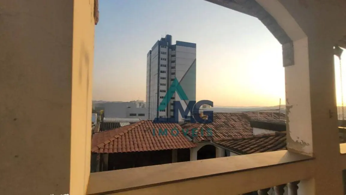 Foto 2 de Casa com 6 quartos à venda e para alugar, 377m2 em Centro, Tres Coracoes - MG
