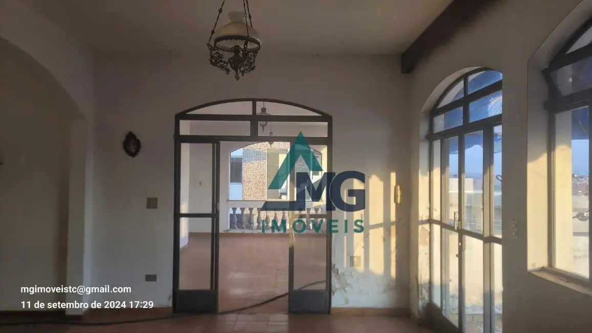 Casa com 6 quartos à venda e para alugar, 377m2 em Centro, Tres Coracoes - MG - imagem 4 Foto 4 de Casa com 6 quartos à venda e para alugar, 377m2 em Centro, Tres Coracoes - MG