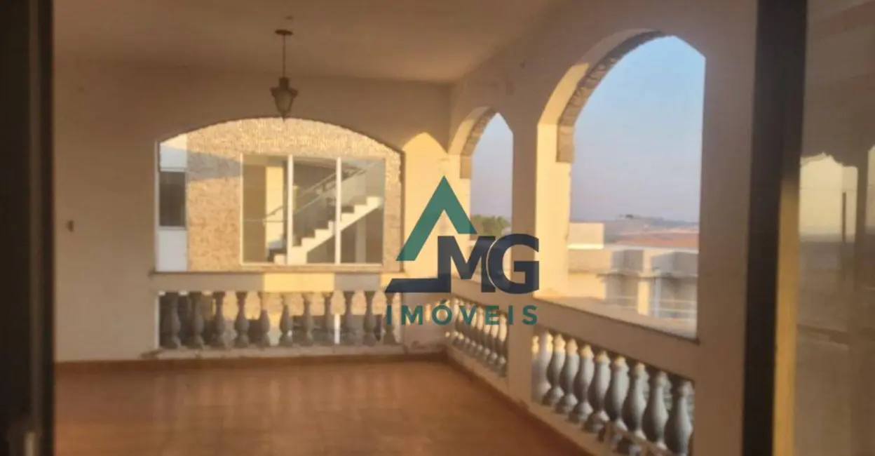 Casa com 6 quartos à venda e para alugar, 377m2 em Centro, Tres Coracoes - MG - imagem 3 Foto 3 de Casa com 6 quartos à venda e para alugar, 377m2 em Centro, Tres Coracoes - MG