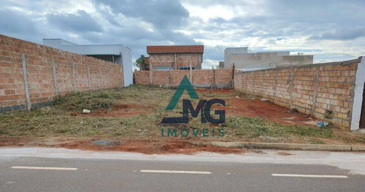 Foto 2 de Terreno / Lote à venda, 300m2 em Tres Coracoes - MG