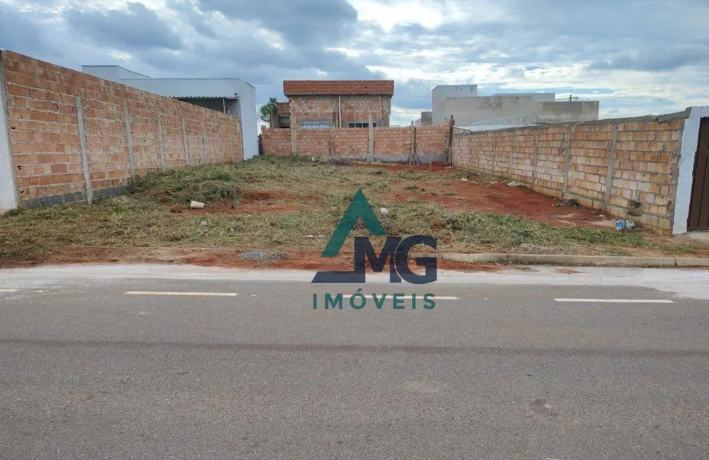 Foto 1 de Terreno / Lote à venda, 300m2 em Tres Coracoes - MG