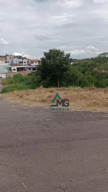Foto 3 de Terreno / Lote à venda, 522m2 em Tres Coracoes - MG