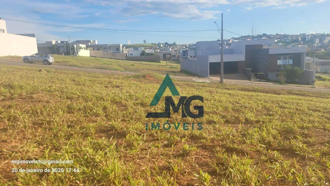 Foto 1 de Terreno / Lote à venda, 600m2 em Tres Coracoes - MG