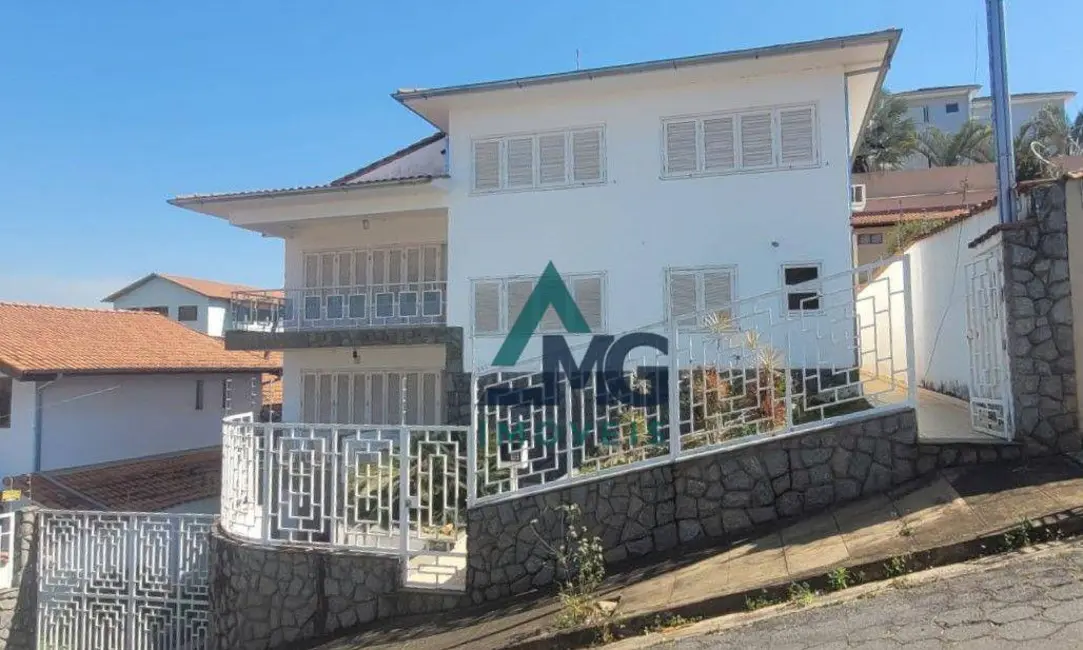 Casa com 5 quartos à venda e para alugar, 525m2 em Tres Coracoes - MG - imagem 2 Foto 2 de Casa com 5 quartos à venda e para alugar, 525m2 em Tres Coracoes - MG