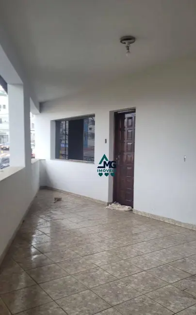 Casa com 3 quartos para alugar em Centro, Tres Coracoes - MG - imagem 4 Foto 4 de Casa com 3 quartos para alugar em Centro, Tres Coracoes - MG