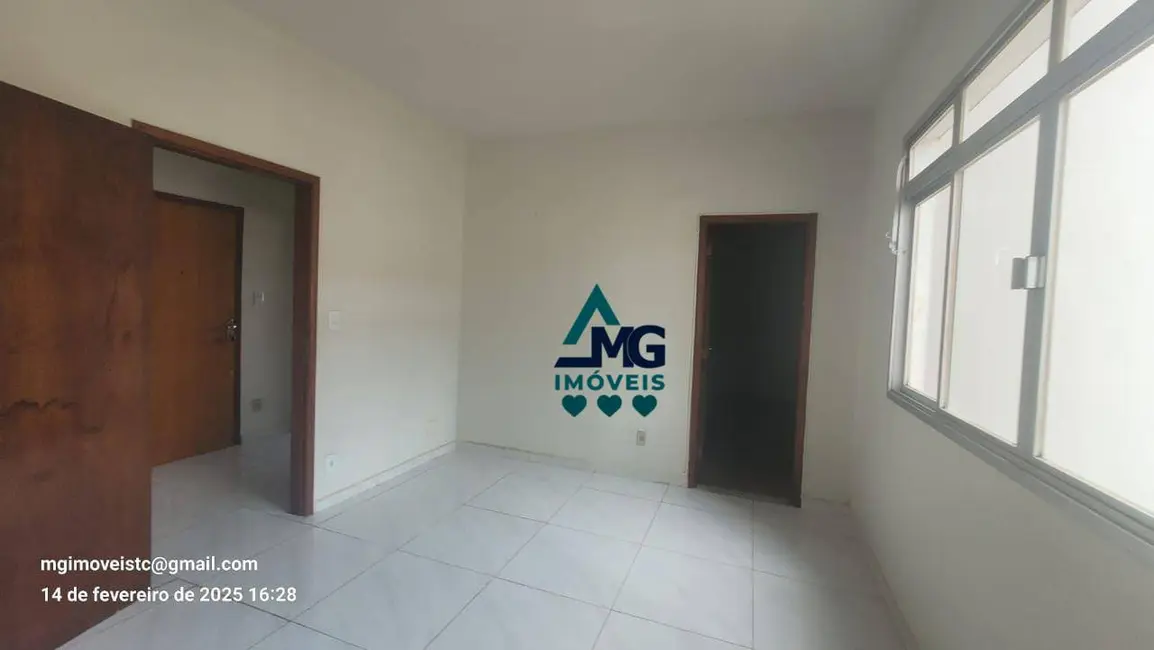 Apartamento com 3 quartos para alugar em Centro, Tres Coracoes - MG - imagem 2 Foto 2 de Apartamento com 3 quartos para alugar em Centro, Tres Coracoes - MG