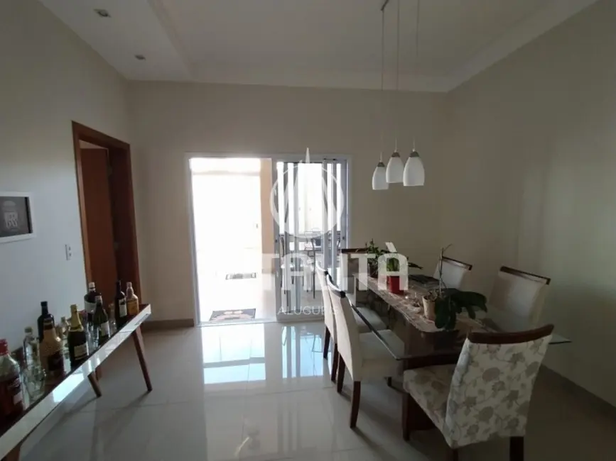 Casa com 3 quartos à venda, 226m2 em Ribeirao Preto - SP - imagem 3 Foto 3 de Casa com 3 quartos à venda, 226m2 em Ribeirao Preto - SP
