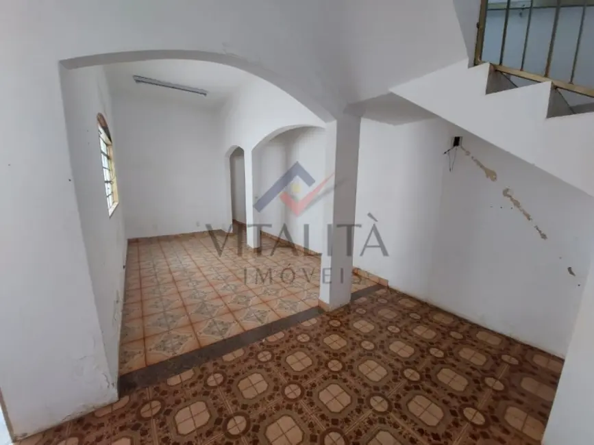 Casa com 5 quartos para alugar, 209m2 em Centro, Ribeirao Preto - SP - imagem 4 Foto 4 de Casa com 5 quartos para alugar, 209m2 em Centro, Ribeirao Preto - SP