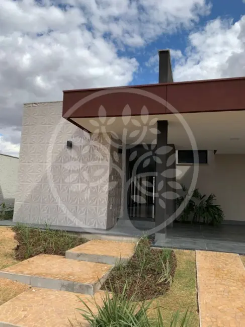 Casa com 3 quartos para alugar, 189m2 em Ribeirao Preto - SP - imagem 2 Foto 2 de Casa com 3 quartos para alugar, 189m2 em Ribeirao Preto - SP