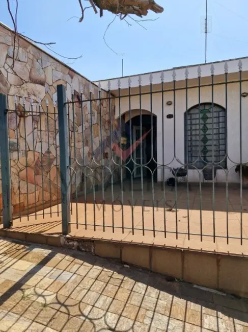 Casa com 3 quartos para alugar, 228m2 em Jardim São Luiz, Ribeirao Preto - SP - imagem 3 Foto 3 de Casa com 3 quartos para alugar, 228m2 em Jardim São Luiz, Ribeirao Preto - SP