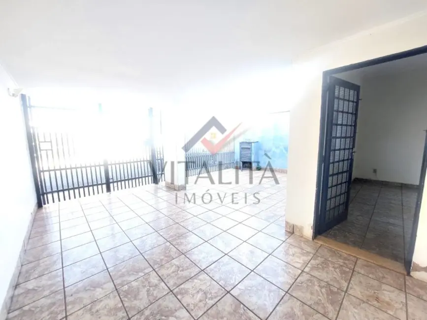 Casa com 3 quartos à venda, 185m2 em Campos Elíseos, Ribeirao Preto - SP - imagem 2 Foto 2 de Casa com 3 quartos à venda, 185m2 em Campos Elíseos, Ribeirao Preto - SP