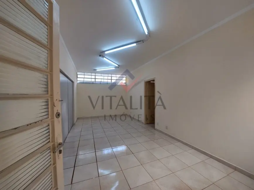 Casa com 3 quartos para alugar, 170m2 em Centro, Ribeirao Preto - SP - imagem 4 Foto 4 de Casa com 3 quartos para alugar, 170m2 em Centro, Ribeirao Preto - SP