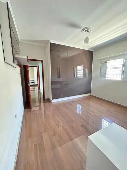 Foto 2 de Casa com 1 quarto à venda, 200m2 em Residencial Santa Rita, Pouso Alegre - MG