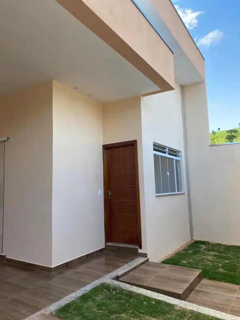 Foto 1 de Casa com 3 quartos à venda, 125m2 em Recanto dos Fernandes I, Pouso Alegre - MG