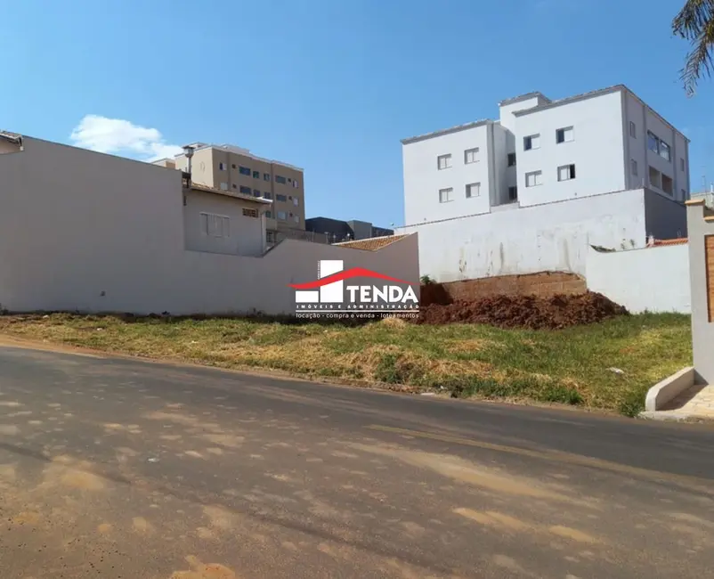 Foto 1 de Terreno / Lote à venda, 750m2 em Vila Aparecida, Franca - SP