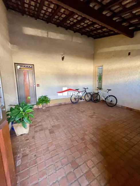 Casa com 3 quartos à venda, 141m2 em Centro, Franca - SP - imagem 2 Foto 2 de Casa com 3 quartos à venda, 141m2 em Centro, Franca - SP