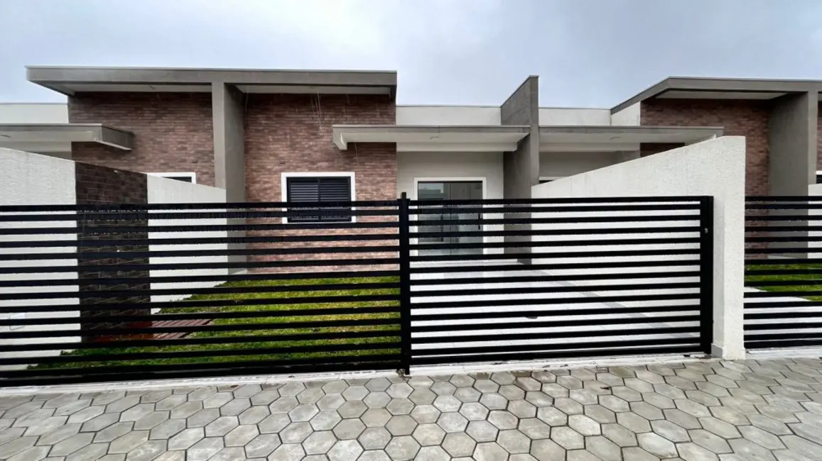 Foto 1 de Casa com 2 quartos à venda, 50m2 em Matinhos - PR