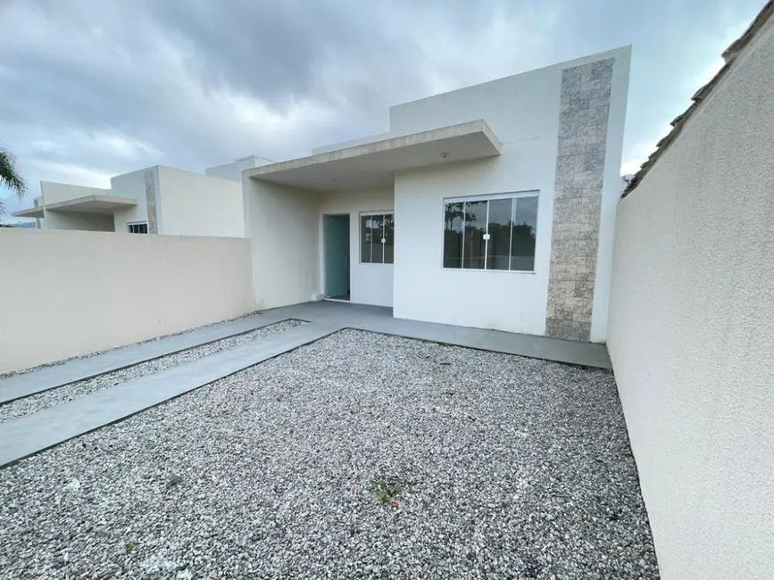 Foto 1 de Casa com 2 quartos à venda, 55m2 em Matinhos - PR