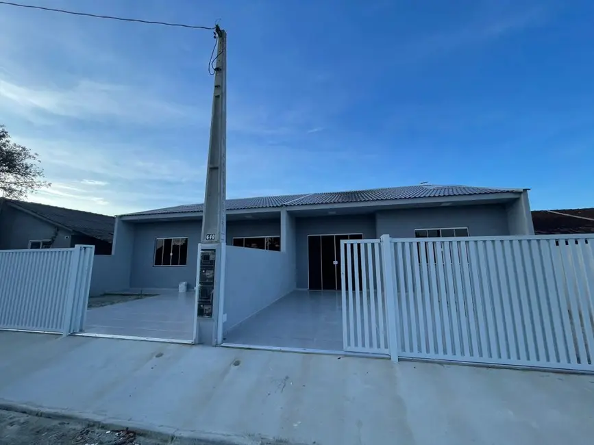 Foto 1 de Casa com 3 quartos à venda, 82m2 em Matinhos - PR