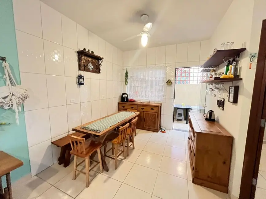 Foto 4 de Casa com 2 quartos à venda, 55m2 em Matinhos - PR