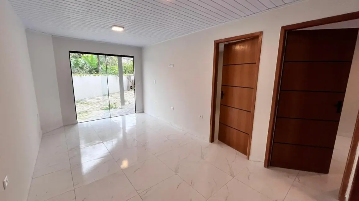 Foto 2 de Casa com 2 quartos à venda, 55m2 em Matinhos - PR