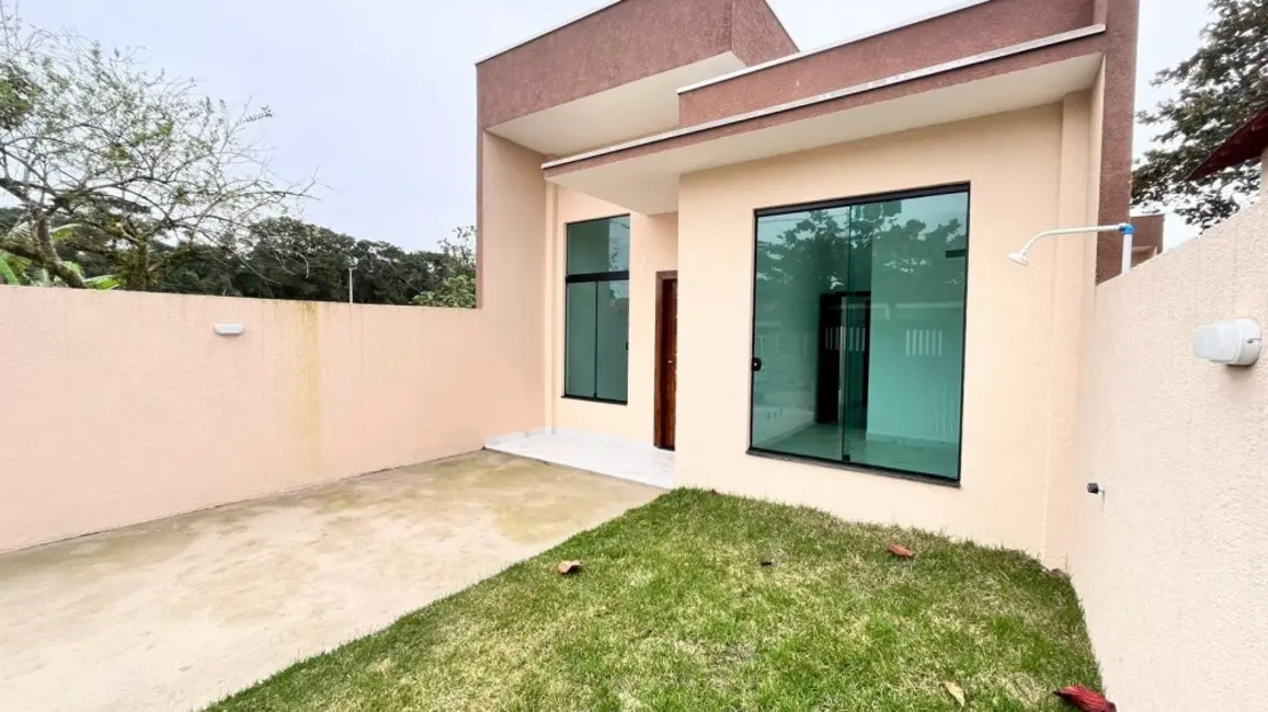 Foto 1 de Casa com 2 quartos à venda, 65m2 em Matinhos - PR