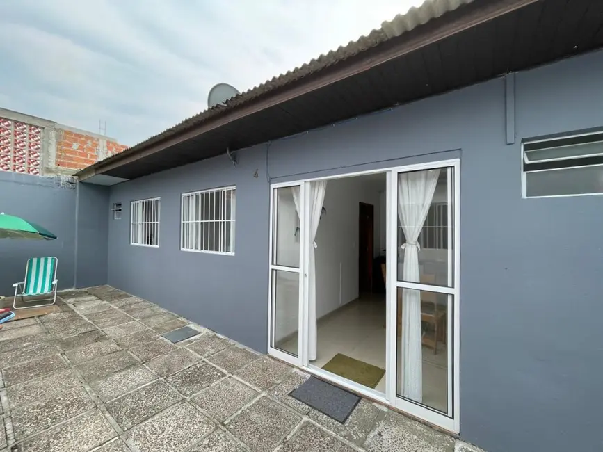 Foto 1 de Casa com 2 quartos à venda, 40m2 em Matinhos - PR