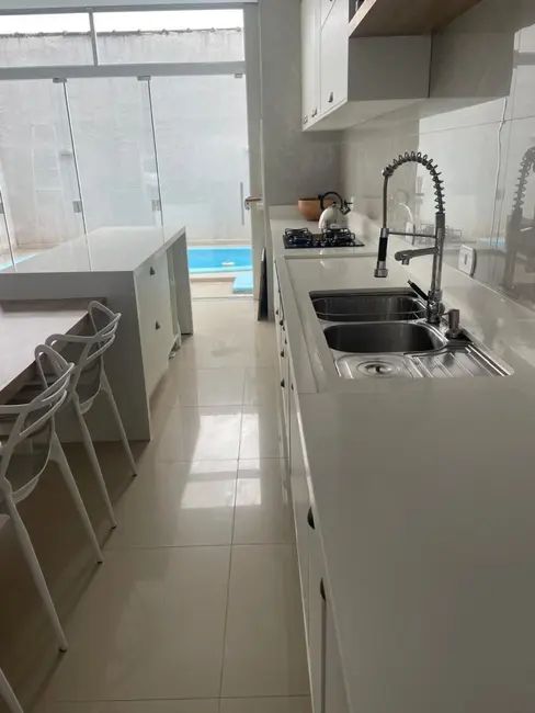 Foto 2 de Sobrado com 3 quartos para alugar, 40m2 em Pontal Do Parana - PR
