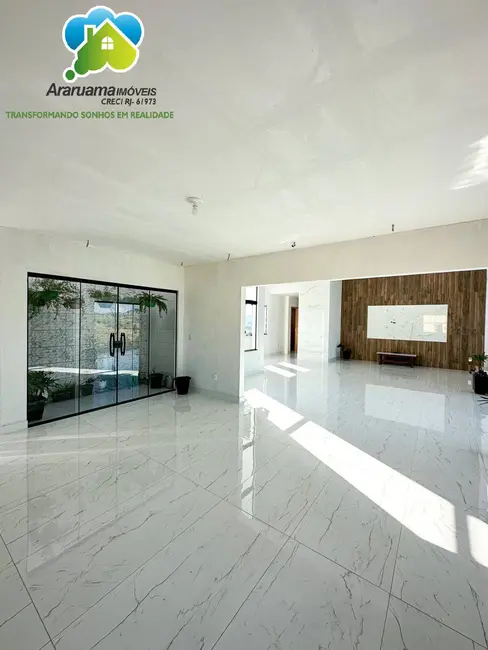 Casa com 3 quartos à venda, 642m2 em Araruama - RJ - imagem 5 Foto 5 de Casa com 3 quartos à venda, 642m2 em Araruama - RJ