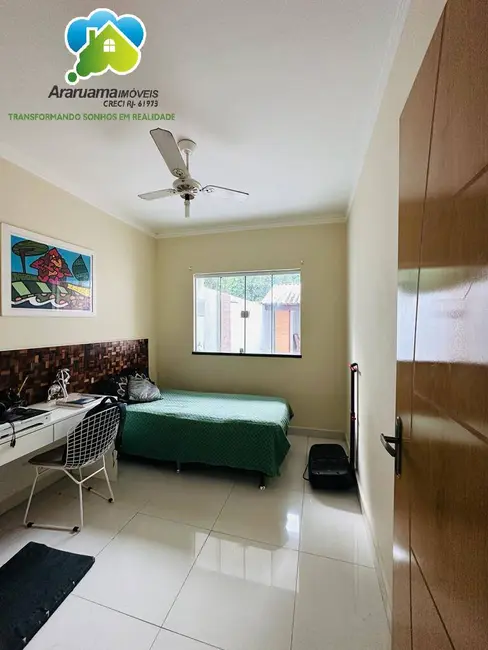 Foto 6 de Casa com 4 quartos à venda, 225m2 em Araruama - RJ