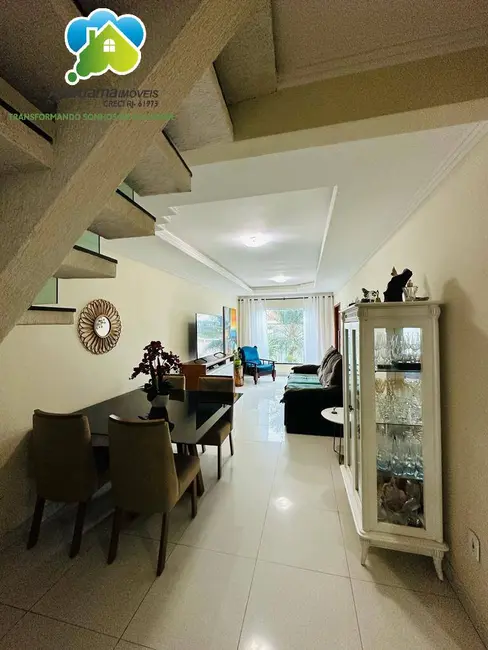 Foto 2 de Casa com 4 quartos à venda, 225m2 em Araruama - RJ