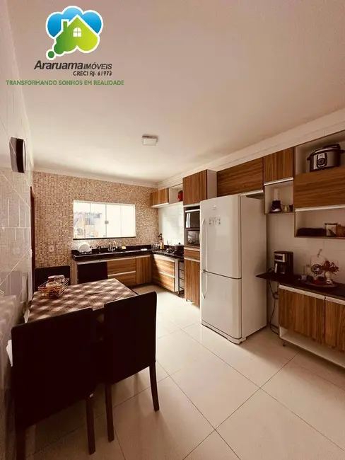 Foto 8 de Casa com 4 quartos à venda, 225m2 em Araruama - RJ