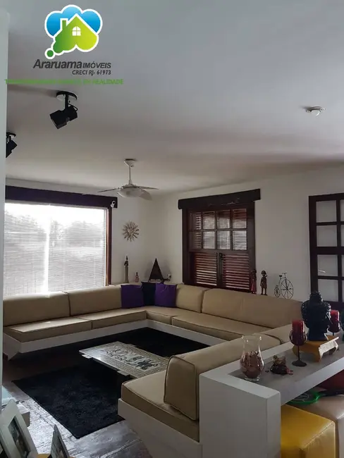 Foto 9 de Casa com 6 quartos à venda, 610m2 em Araruama - RJ