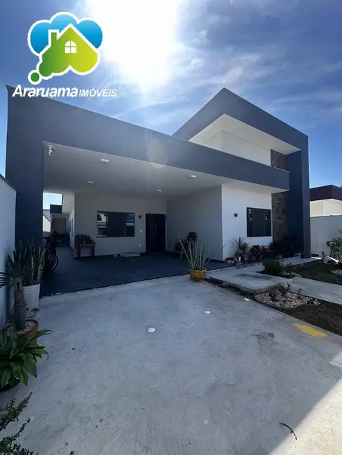 Casa com 3 quartos à venda, 360m2 em Araruama - RJ - imagem 3 Foto 3 de Casa com 3 quartos à venda, 360m2 em Araruama - RJ