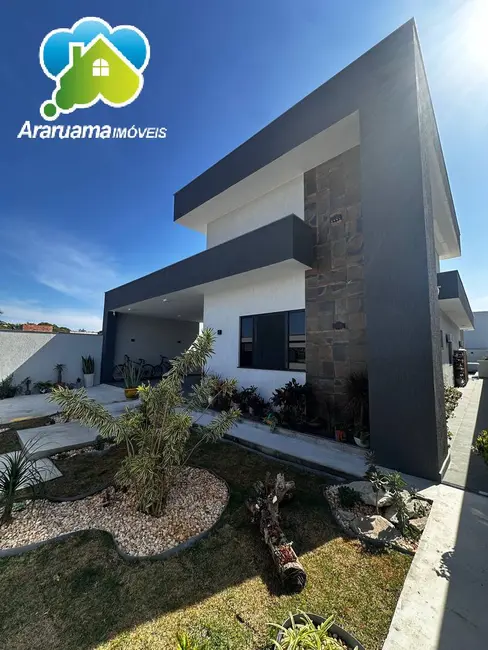 Casa com 3 quartos à venda, 360m2 em Araruama - RJ - imagem 1 Foto 1 de Casa com 3 quartos à venda, 360m2 em Araruama - RJ