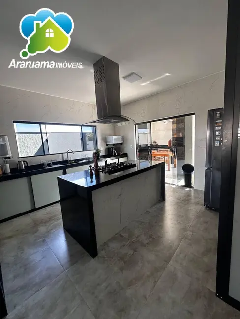 Casa com 3 quartos à venda, 360m2 em Araruama - RJ - imagem 2 Foto 2 de Casa com 3 quartos à venda, 360m2 em Araruama - RJ
