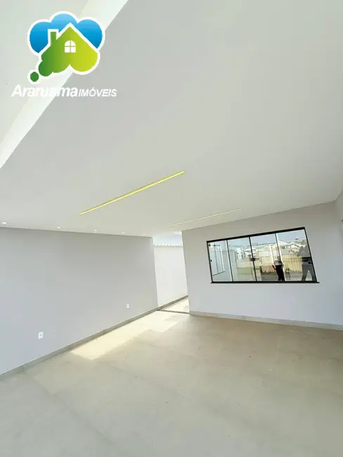 Foto 3 de Casa com 3 quartos à venda em Araruama - RJ