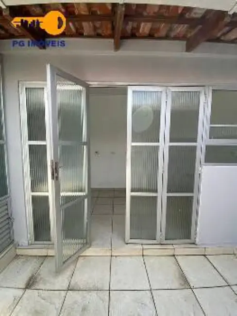 Sobrado com 3 quartos à venda, 210m2 em 29 de Julho, Paranagua - PR - imagem 5 Foto 5 de Sobrado com 3 quartos à venda, 210m2 em 29 de Julho, Paranagua - PR