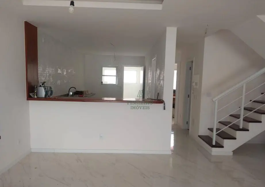 Casa com 3 quartos à venda e para alugar, 202m2 em Itaipu, Niteroi - RJ - imagem 5 Foto 5 de Casa com 3 quartos à venda e para alugar, 202m2 em Itaipu, Niteroi - RJ